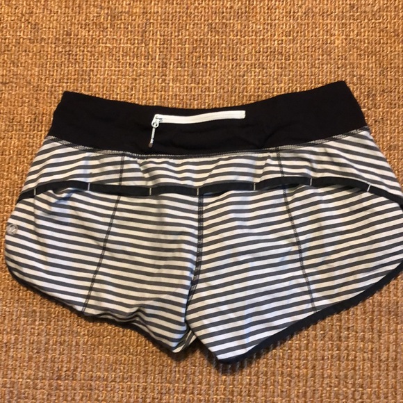 Lululemon Speed Short in Sea Stripe Mint Moment, Size 6 - Picture 4 of 5
